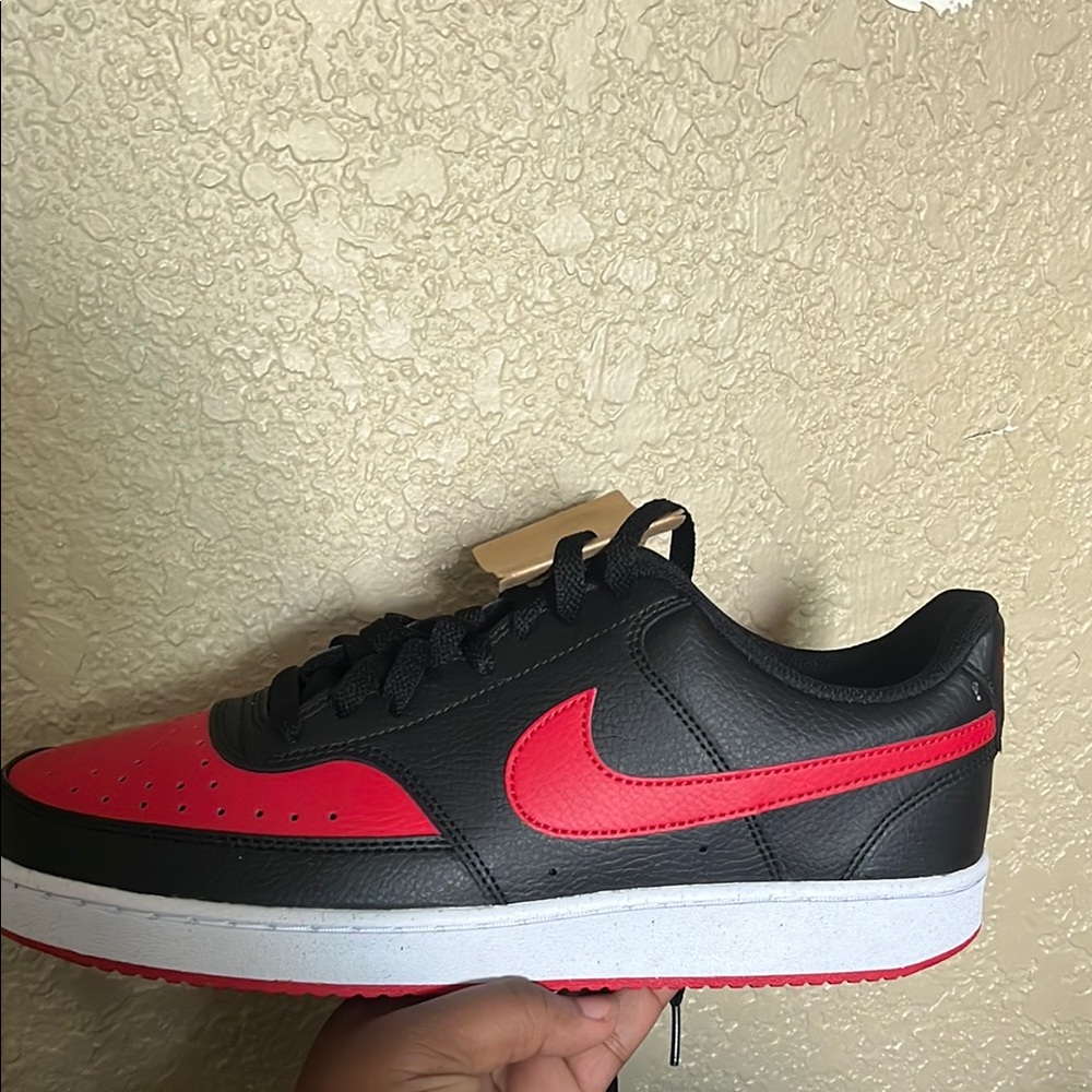 Nike Black and Red Athletic Sneakers with Modern Design